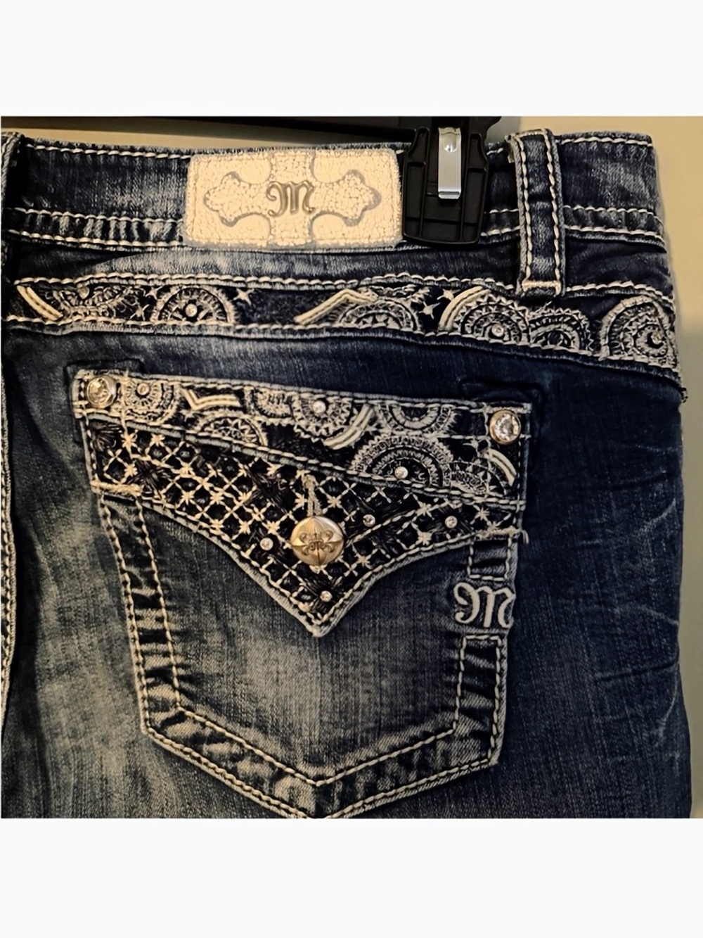 Gorgeous Miss Me Mid-Rise Easy Boot Jeans With Embellished Pockets 31” Inseam